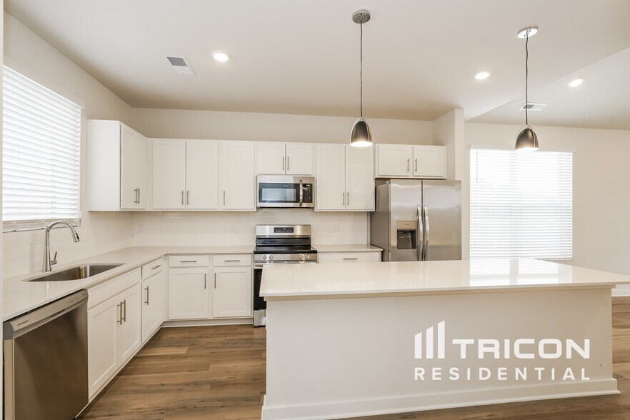 Building Photo - 6405 Lake Run Ct