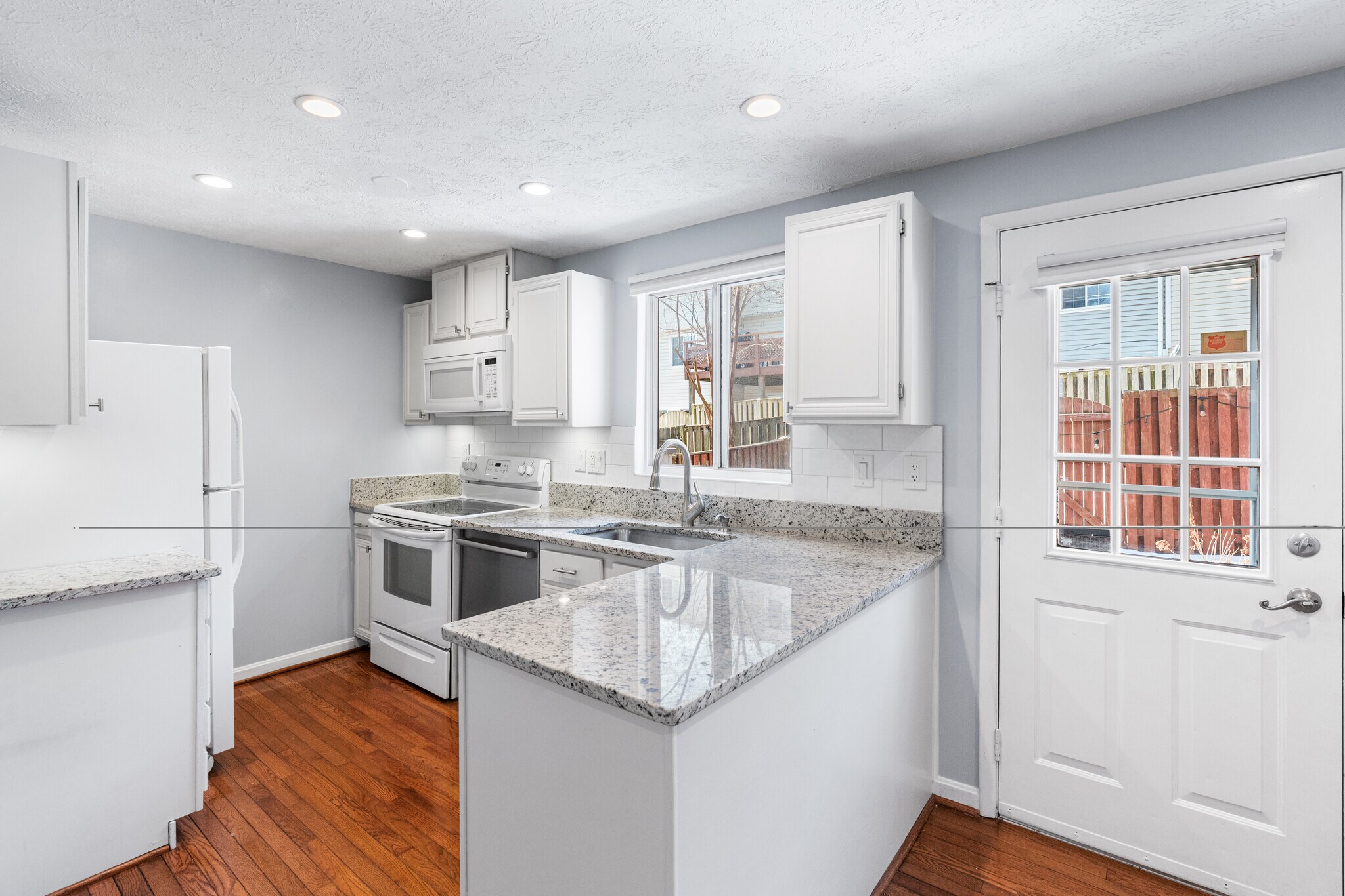 Building Photo - 19136 Willow Spring Dr