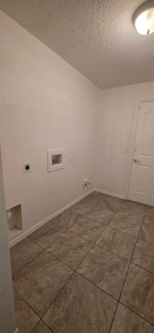 Building Photo - 3 Bedroom, 2 Bath Home with 2-Car Garage – 1,722 Sq Ft