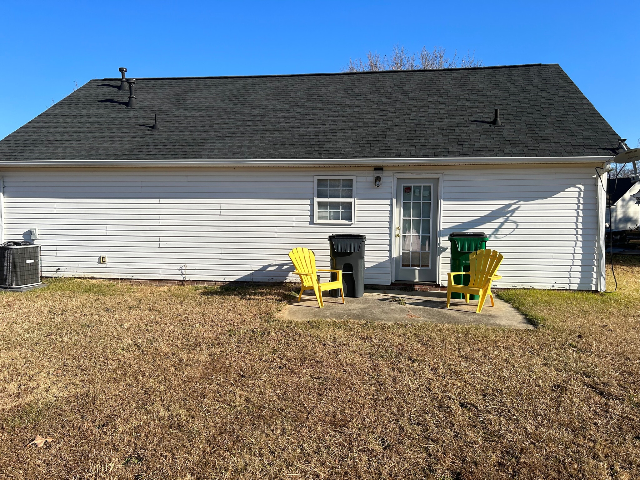 Building Photo - Room in House on Rucker Cliff Dr