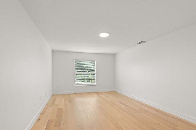 Building Photo - 5947 Ridge Lake Cir
