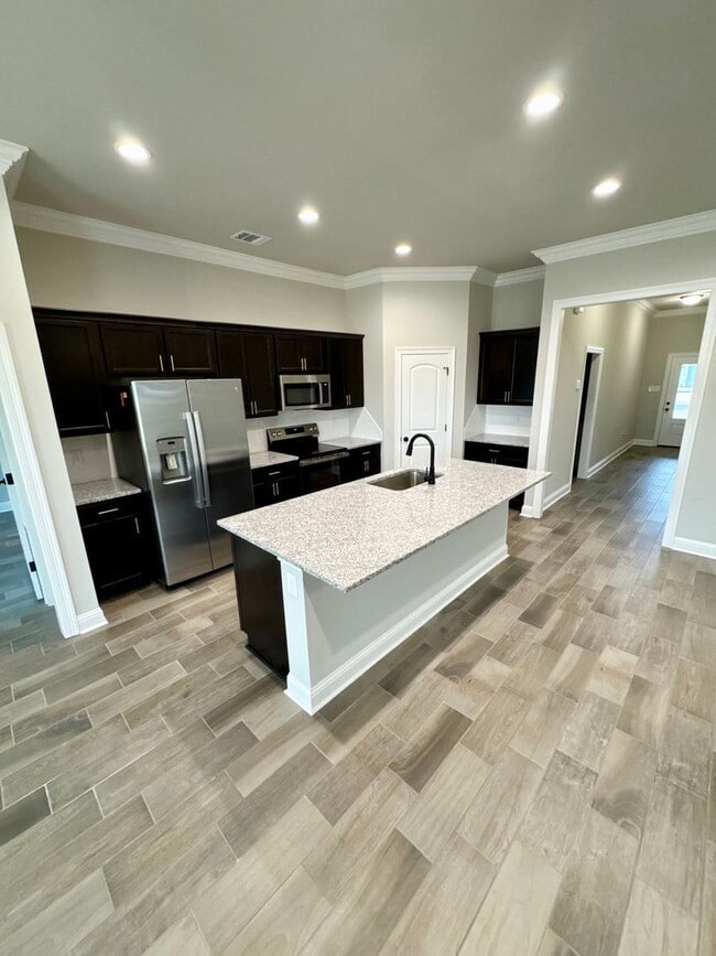 Building Photo - Canes Landing!