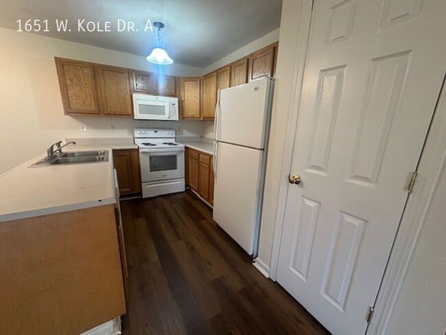 Building Photo - 1651 W Kole Dr