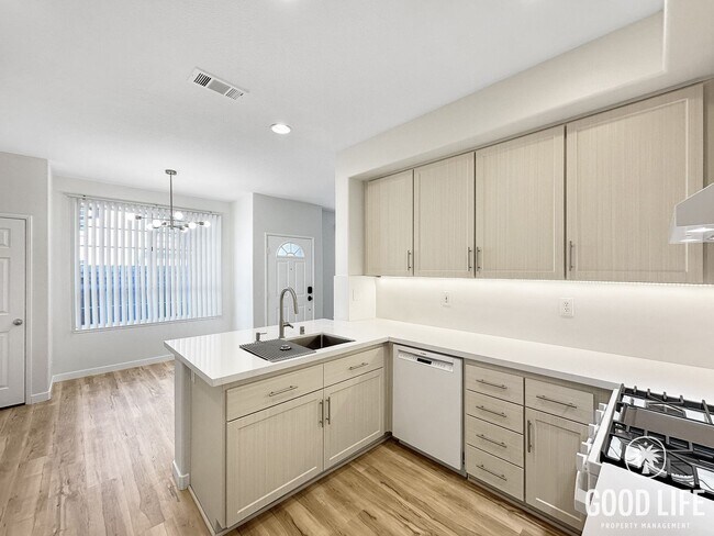 Building Photo - Fully Renovated 2BD/2.5BA in Aliso Viejo | Fireplace, Private Patio, Pool/Spa & Attached Garage