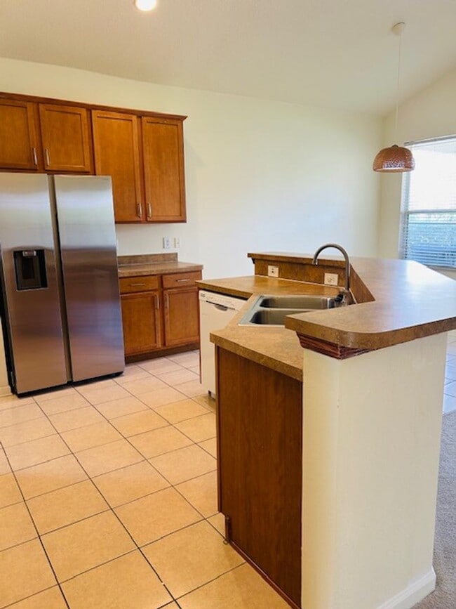 Building Photo - VICTORIA PARK 2-Story - 4 bedroom 2.5 bath 2 car garage AVAILABLE NOW - contact Karen Guardino, R...