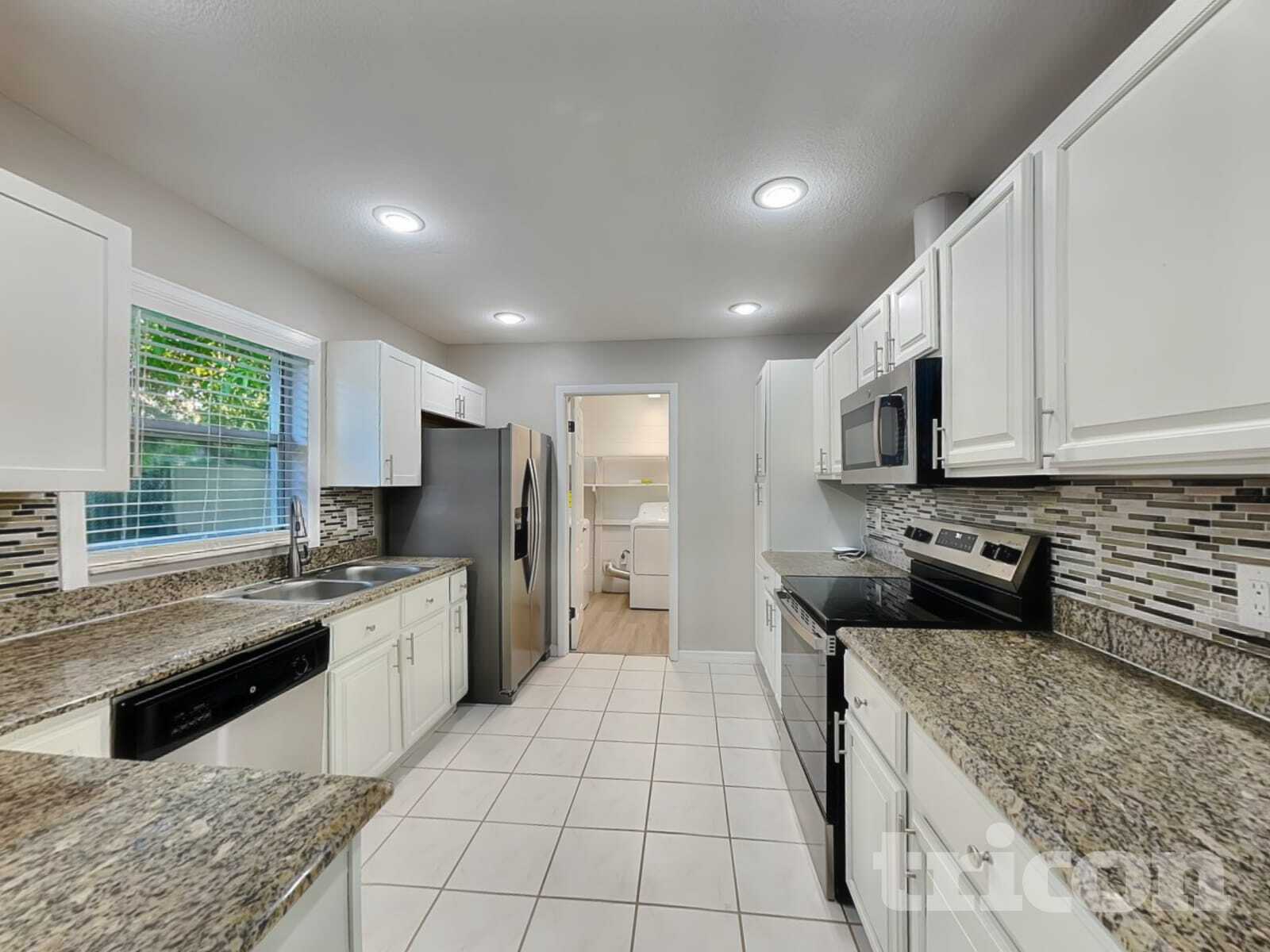 Building Photo - 823 Balsamwood Ln