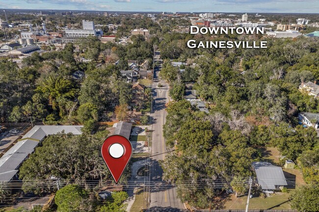 Building Photo - 1700 SW 16th Ct