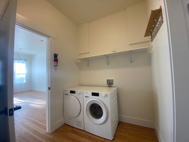 Building Photo - Mead School District-Upper unit Duplex 3 beds,2 bath Available June 10th