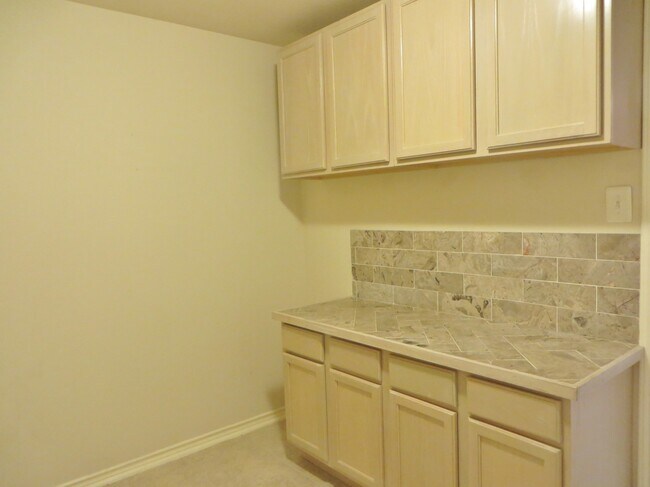 Building Photo - 117 Pecos Ct