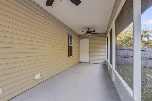 Building Photo - 1901 Gina Dr