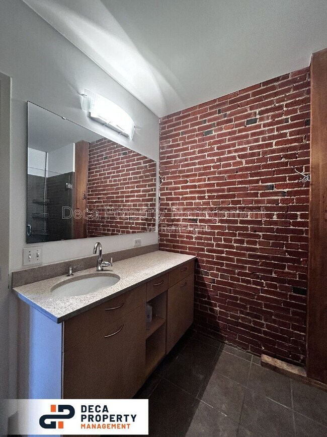 Building Photo - 721 N 17th St