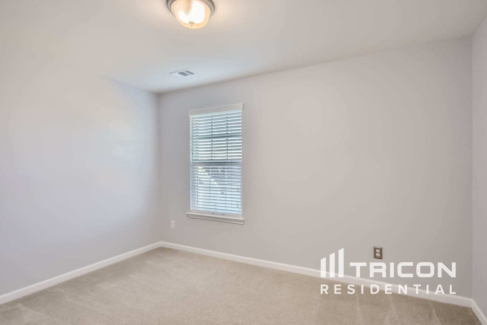 Building Photo - 2077 Morton Dr
