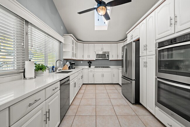 Building Photo - 11141 Limetree Dr