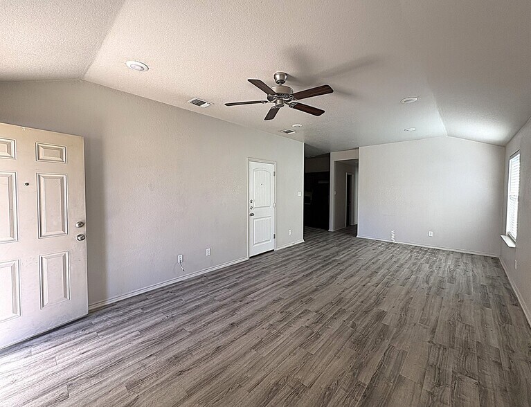 Building Photo - 2412 FM 1113