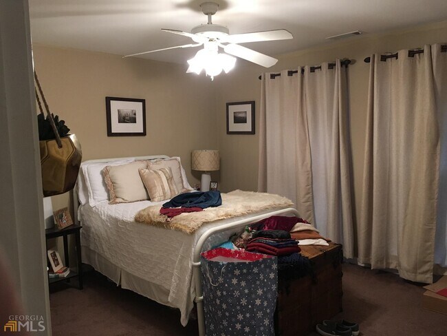 Building Photo - 490 S Barnett Shoals Rd