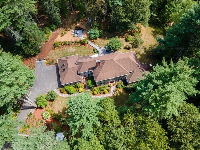 Building Photo - 40 Grand Hill Dr