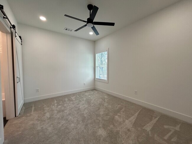 Building Photo - 73 Whitefoord Ave SE