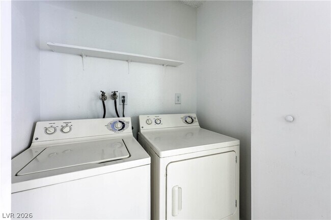 Building Photo - 1481 Living Desert Dr