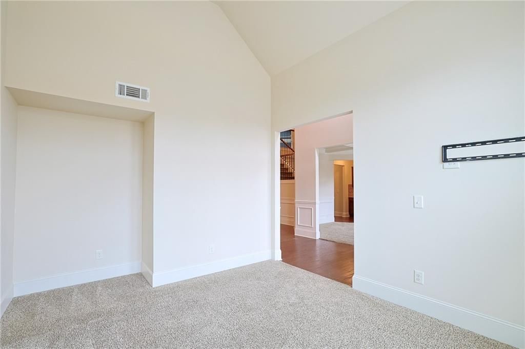 Building Photo - 2236 Caledonia Dr SE