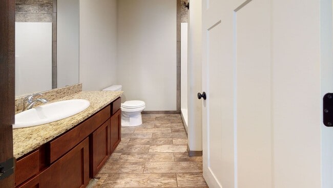 Building Photo - Renovated Six Bedroom single family house !