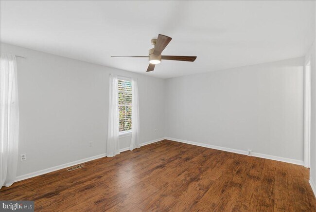 Building Photo - 1490 Autumn Ridge Cir