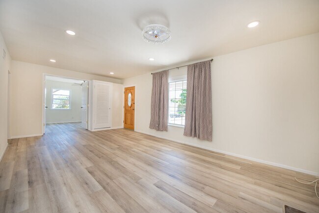Building Photo - Beautiful 4 Bedroom Home in Garden Grove