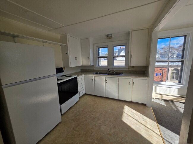 Building Photo - 110 Main St