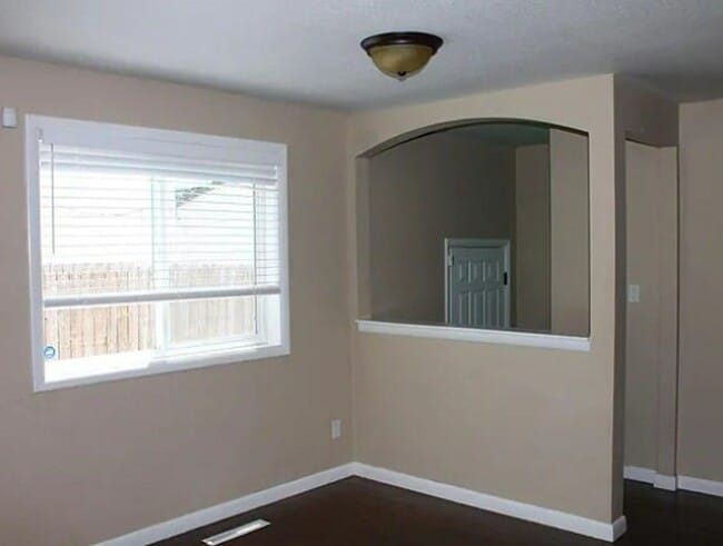 Building Photo - 5-bedroom, 2-bathroom home located in the heart of Colorado Springs