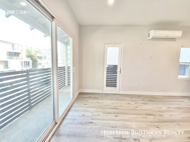 Building Photo - 141 N Swall Dr