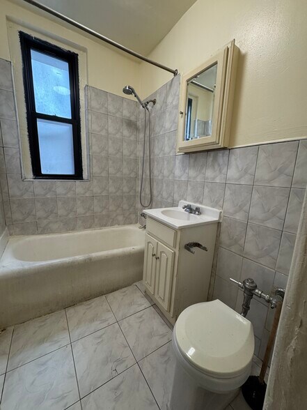 Building Photo - 377 Montgomery St