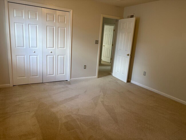 Building Photo - 720 Strayer Dr