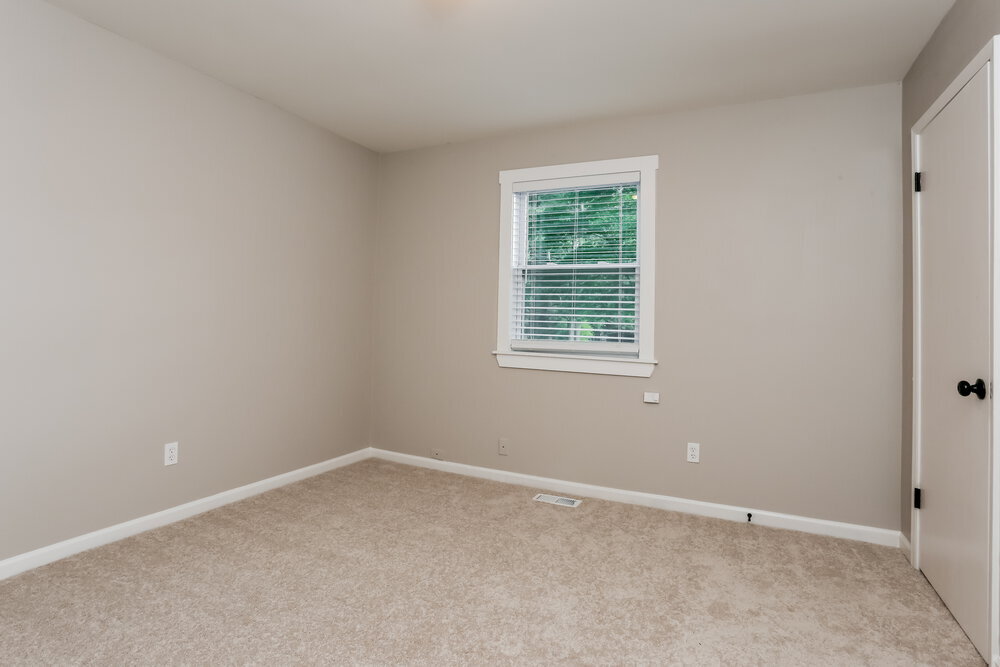 Building Photo - 2661 Deerfield Cir