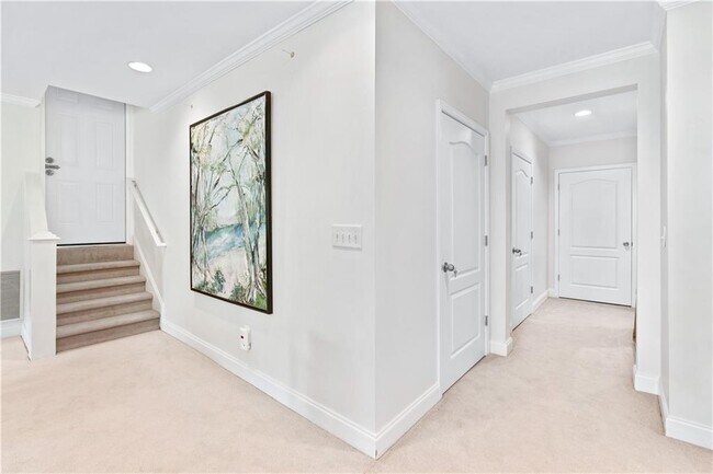 Building Photo - 4260 Beverly Ln NE