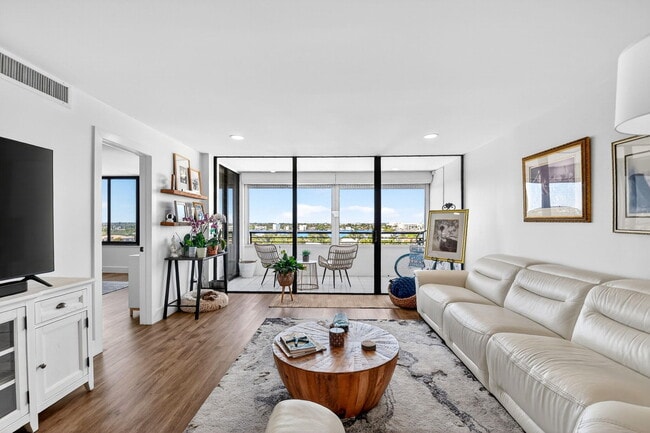 Building Photo - 3589 S Ocean Blvd