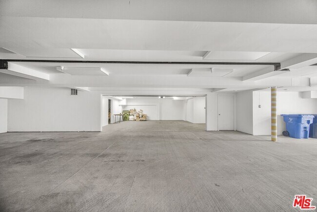 Building Photo - 141 Hollister Ave