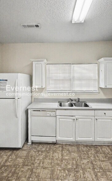 Building Photo - 6699 Sunset Hills Blvd