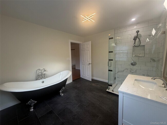 Building Photo - 14 Brookside Rd