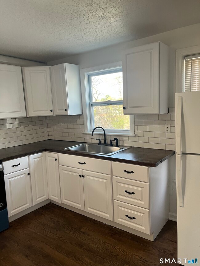 Building Photo - 52 Pearl St