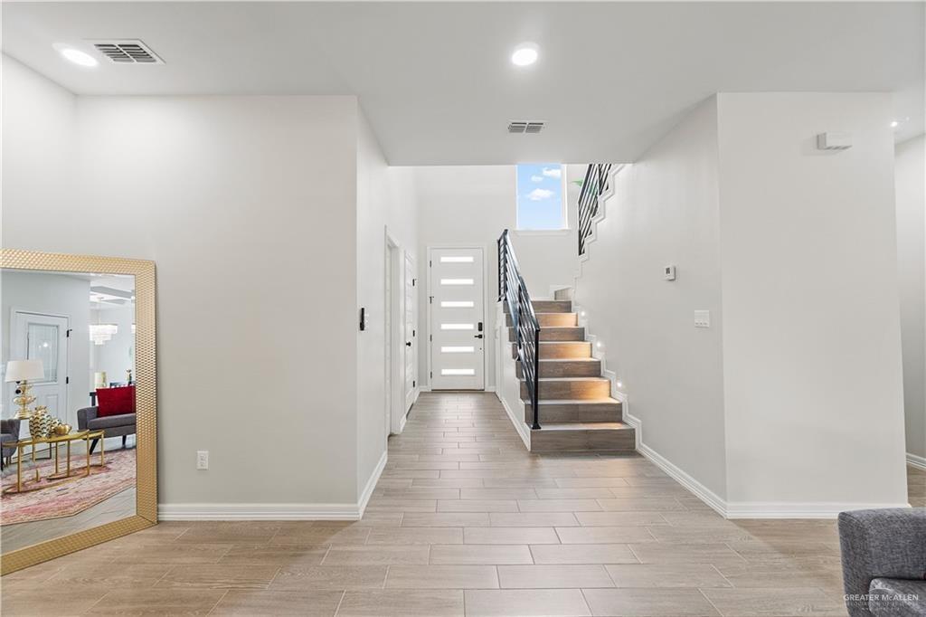 Building Photo - 5516 N Crown Pt