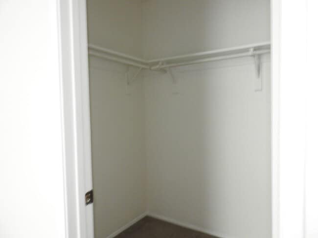 Building Photo - Lovely 2 bedroom townhouse