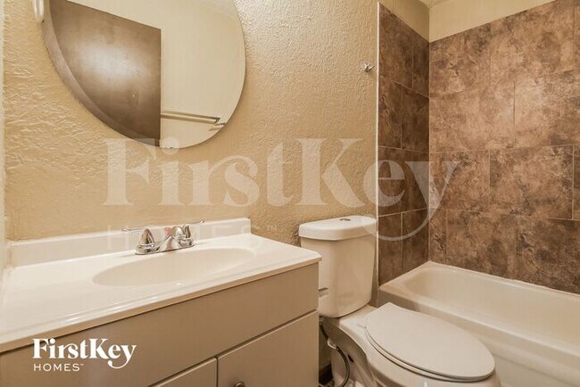 Building Photo - 4501 NW Amesbury Pl