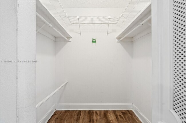 Building Photo - 20291 NE 30th Ave