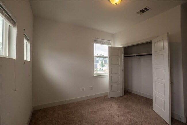 Building Photo - 2312 Montague St