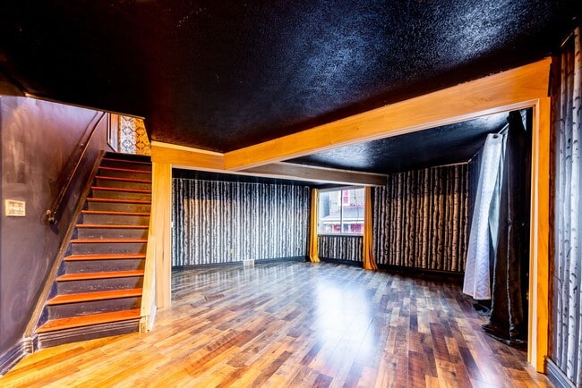 Building Photo - Available August 2026 - 2 Bedroom Home w/ LOADS of Character & Central AC Throughout!