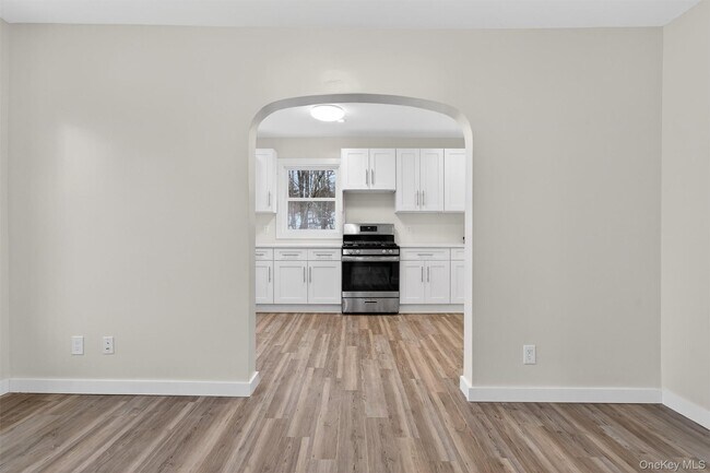 Building Photo - 303 Main St