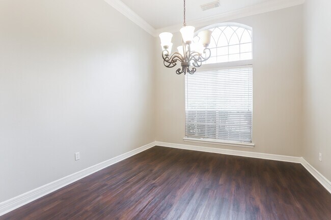 Building Photo - 5623 Evergreen Valley Dr