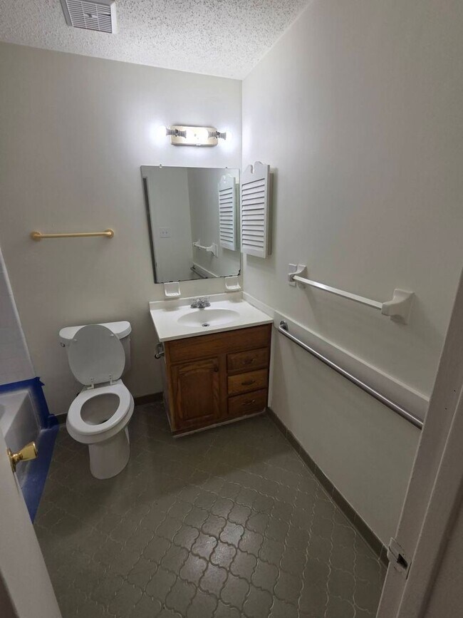Building Photo - 3/2 in Claremont Subdivision
