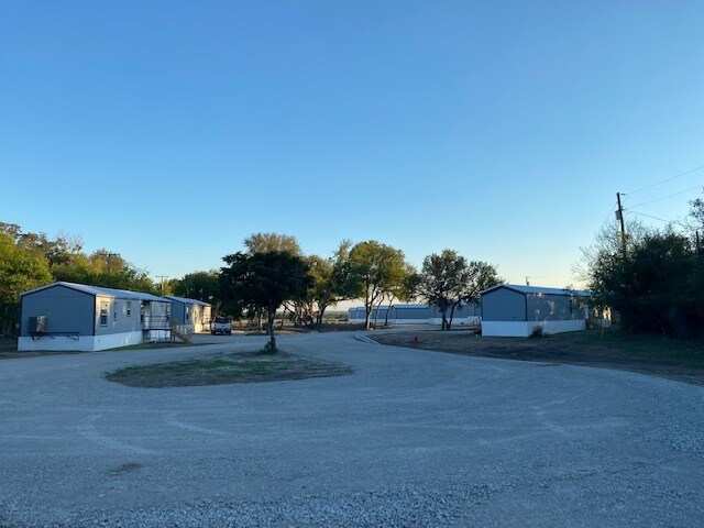 Building Photo - Early Bird Estates Unit #16