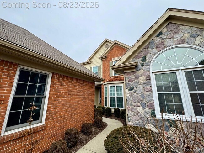 Building Photo - 39494 Village Run Dr