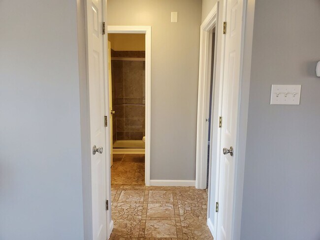 Building Photo - Maryville 37804 - 3 bedroom, 2 bedroom home - Call Karen Robertson (865) 454-7626